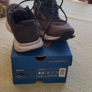 Women Brooks Revel 3 8.5